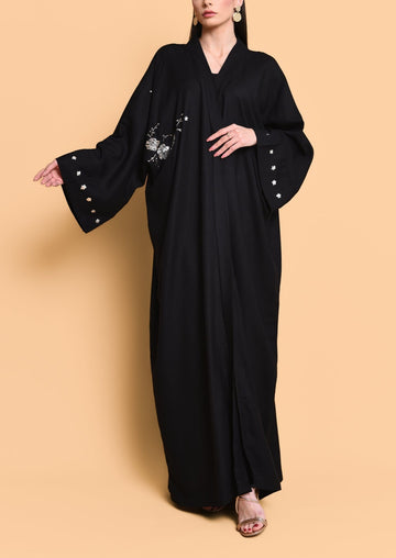 عباية نجدة بتطريز يدوي