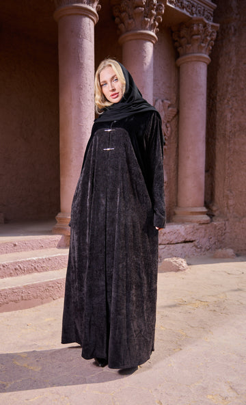 عباية سوداء